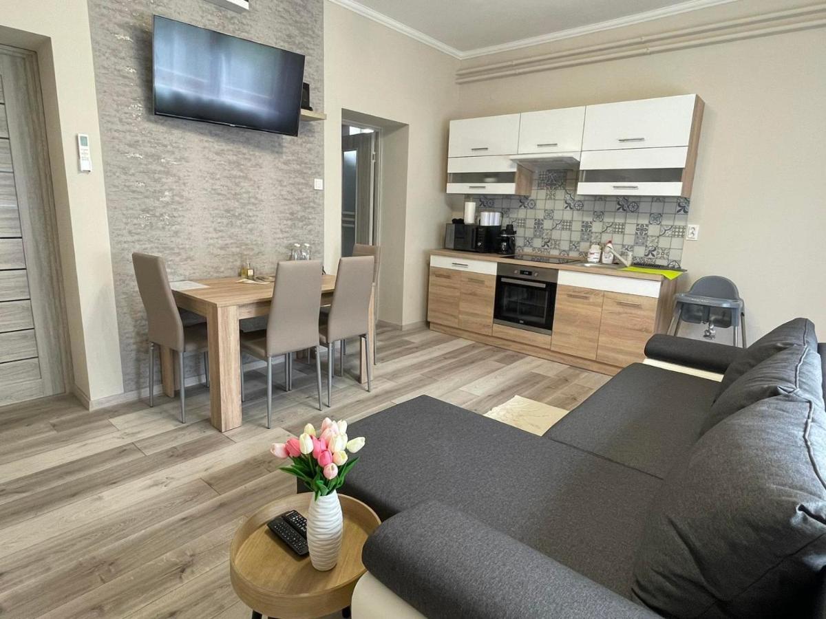 Tulipan Apartman Makó المظهر الخارجي الصورة